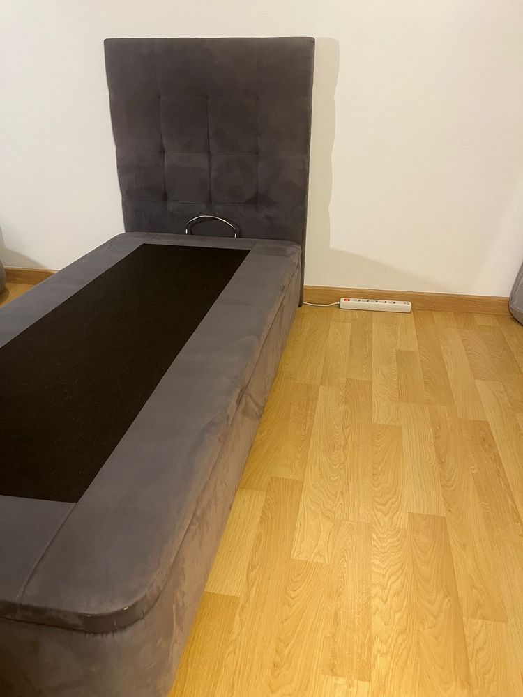 Cama sommier com cabeceira e arrumaçao
