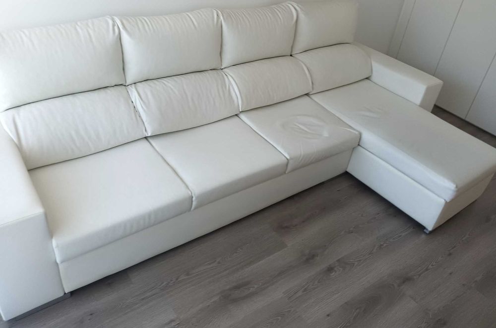 Sofá em pele sintética