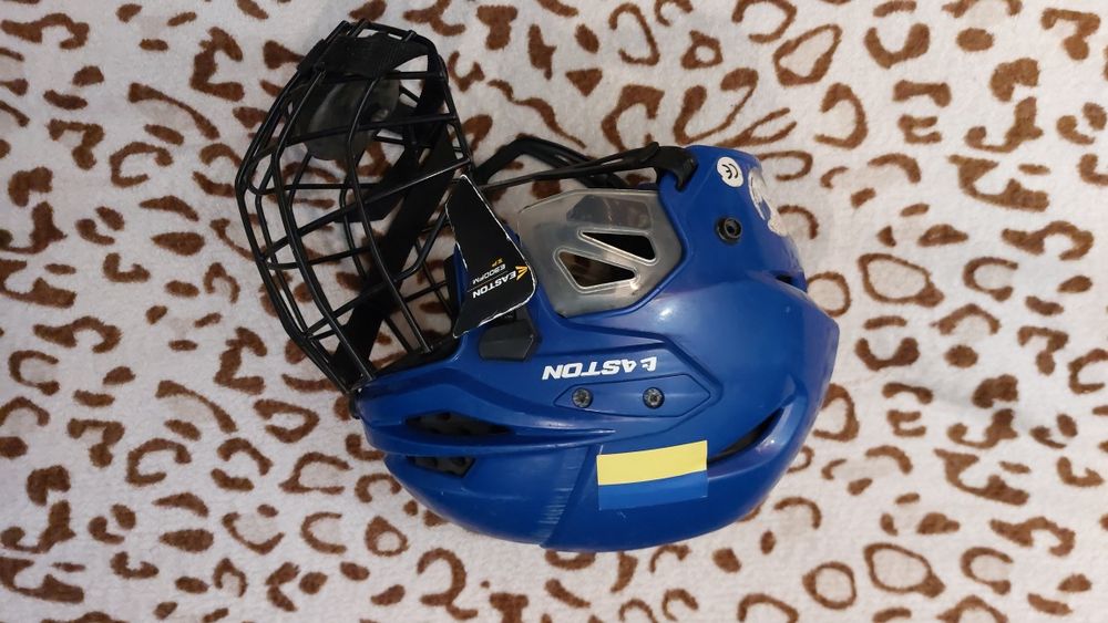 Продам комплект хоккейной амуниции с аксессуарами