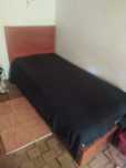 Cama com arrumação, madeira maciça