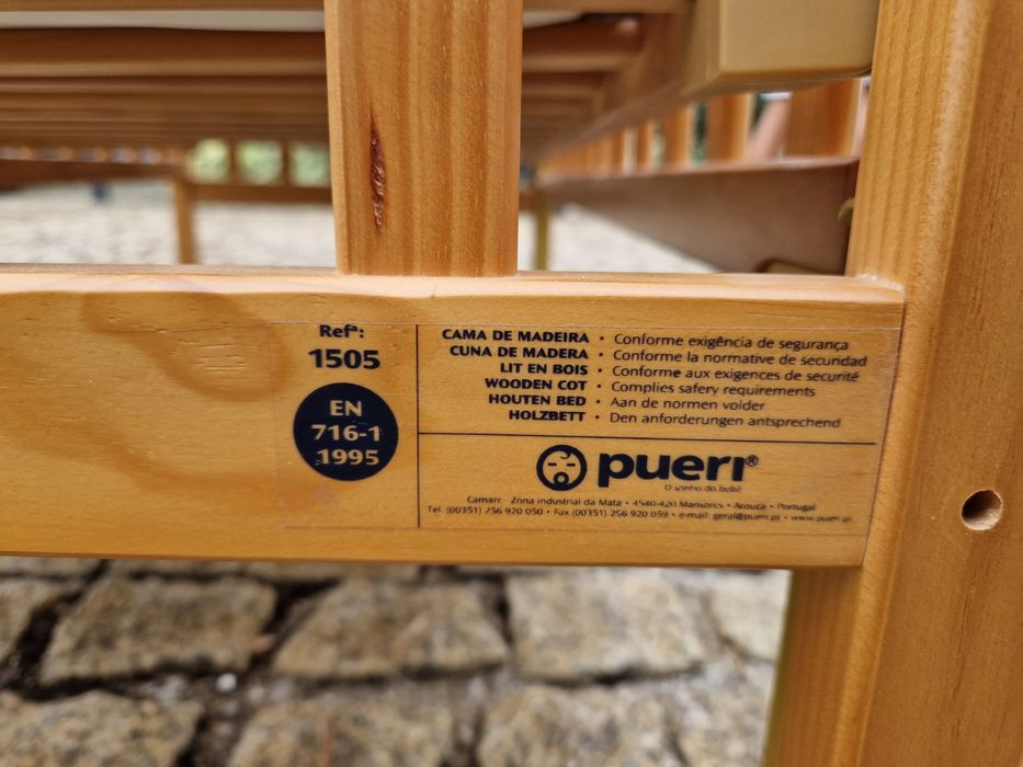 Cama de madeira bebé