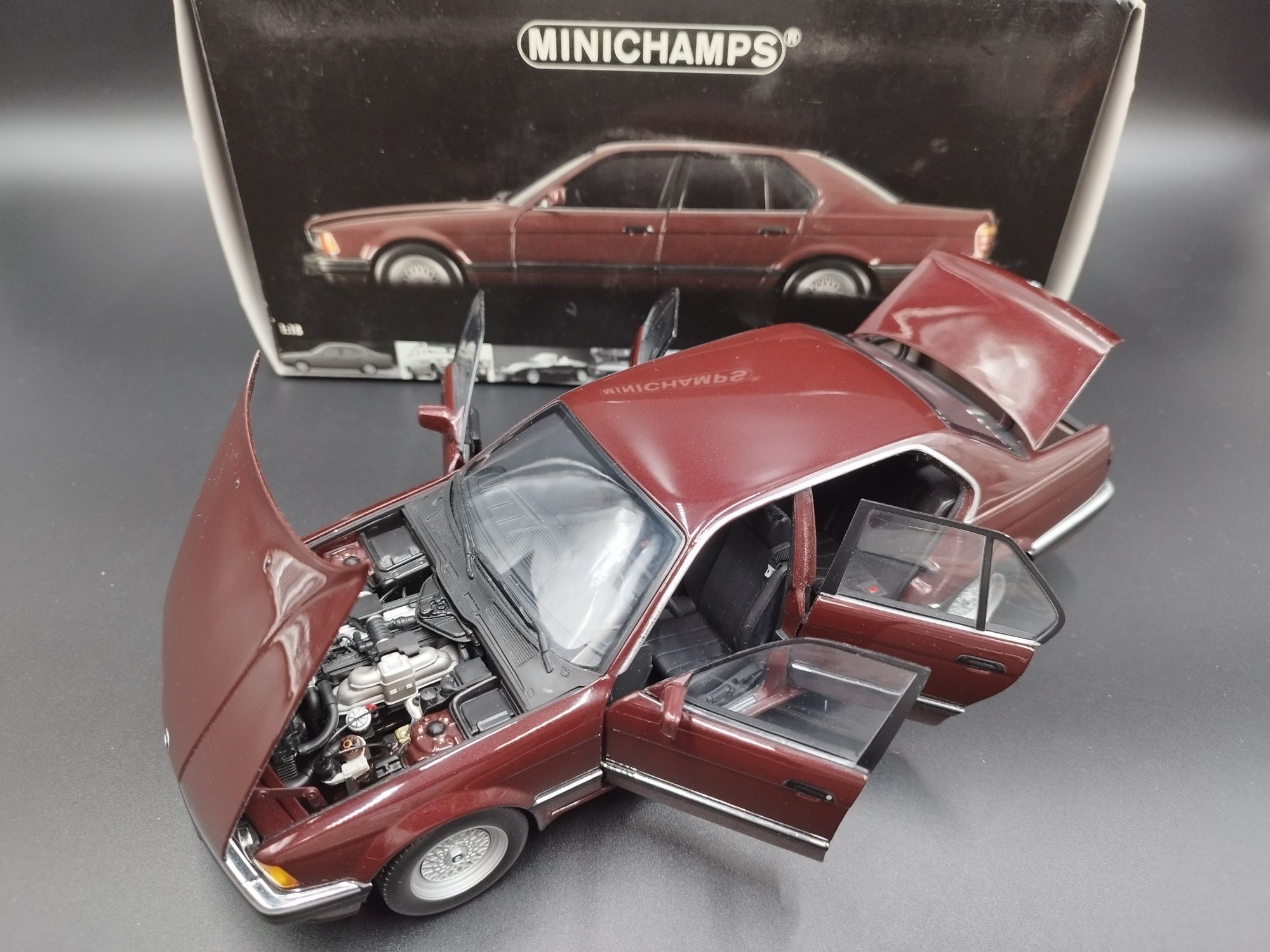 1:18 Minichamps 1987 BMW 730i model  używany