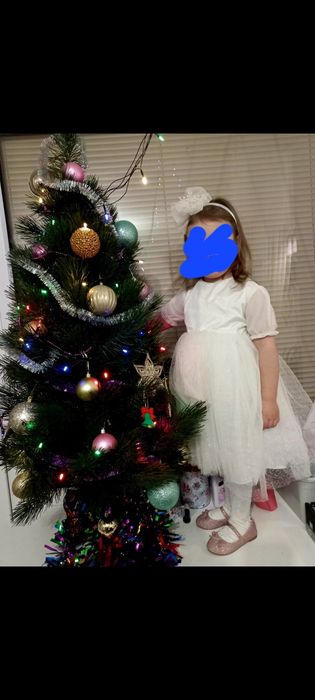 Продам святкову сукню розмір на дівчинку 2-4 роки
