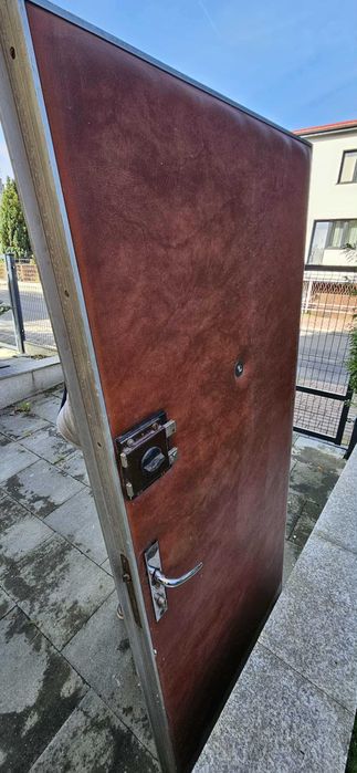 Drzwi wejściowe antywłamaniowe, metalowe (zewnętrzne)+futryna metalowa