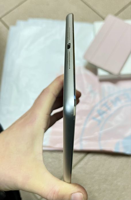 Продом Apple iPad mini 2 Retina Wi-Fi 32 Gb как новый