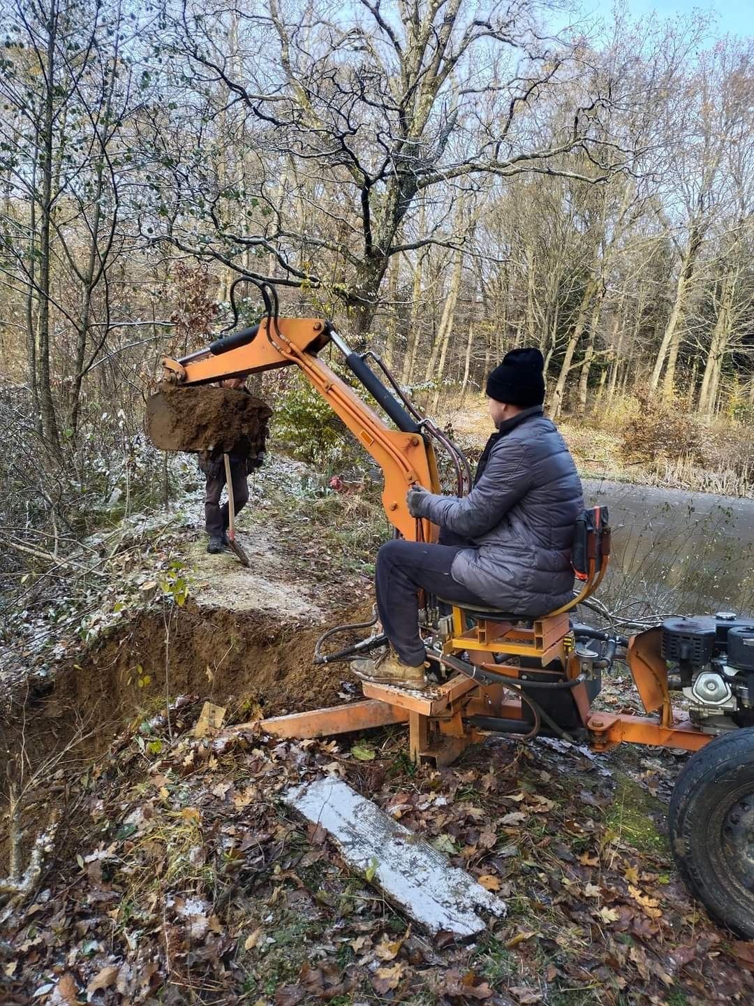 Надам послуги ескаватора