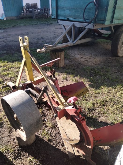 Продам плуг до мінітрактора 2-20