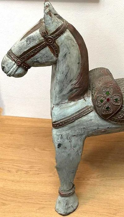 Cavalo antigo, decorativo em madeira maciça