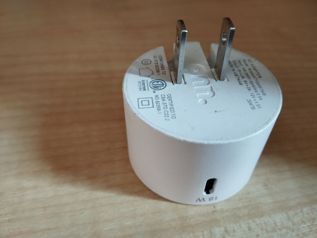 Продам Адаптер  " ONN "  18 w