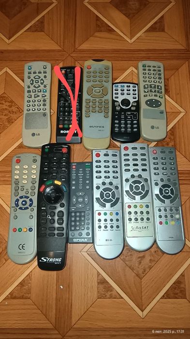 Портативний телевізор, супутникові приймачі., пульти дк