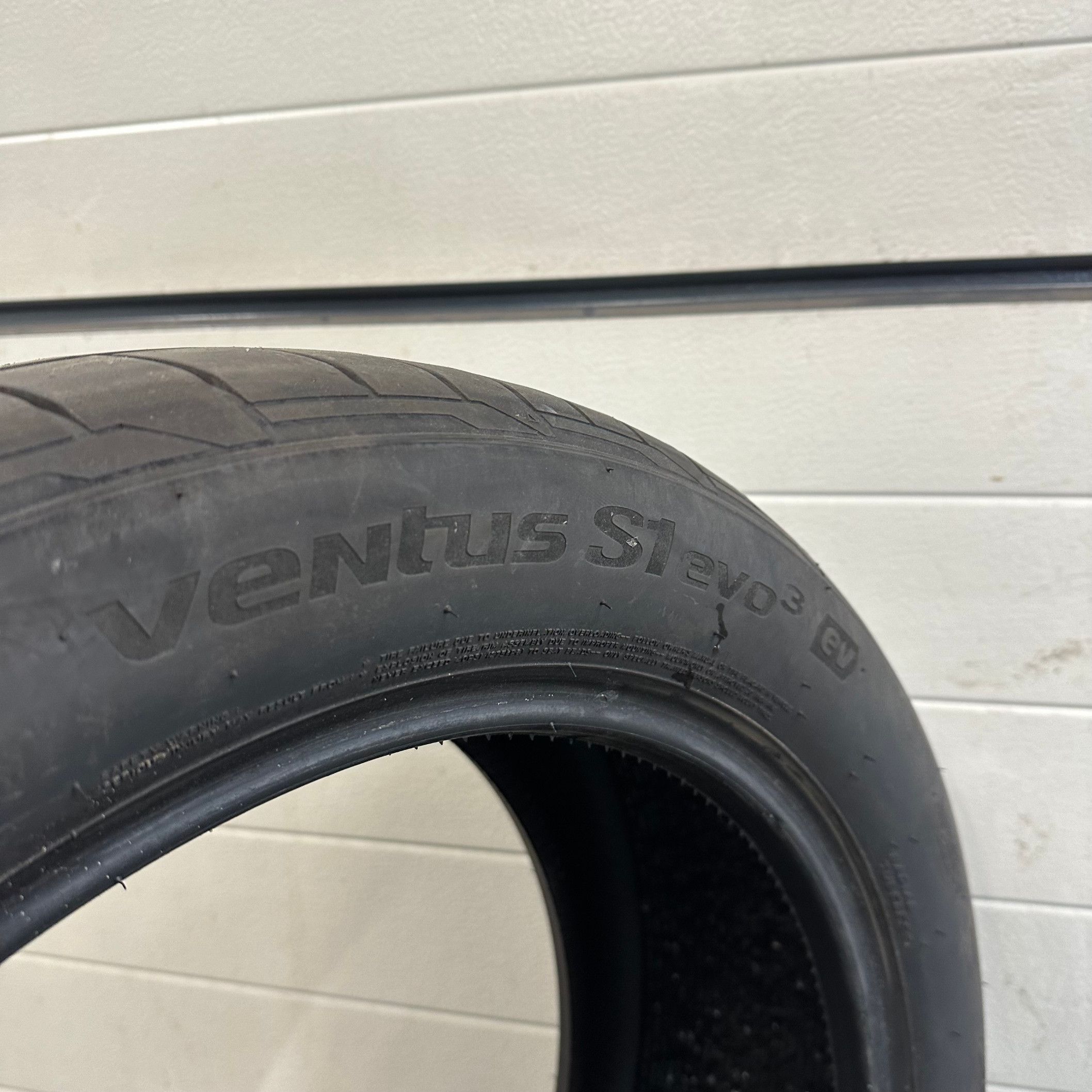 Opona Hankook Ventus S1 evo3 - 235/50/20