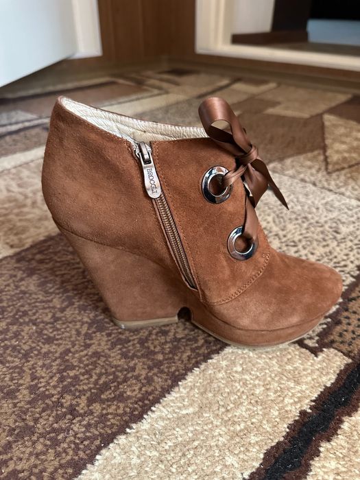 Ботінки жіночі