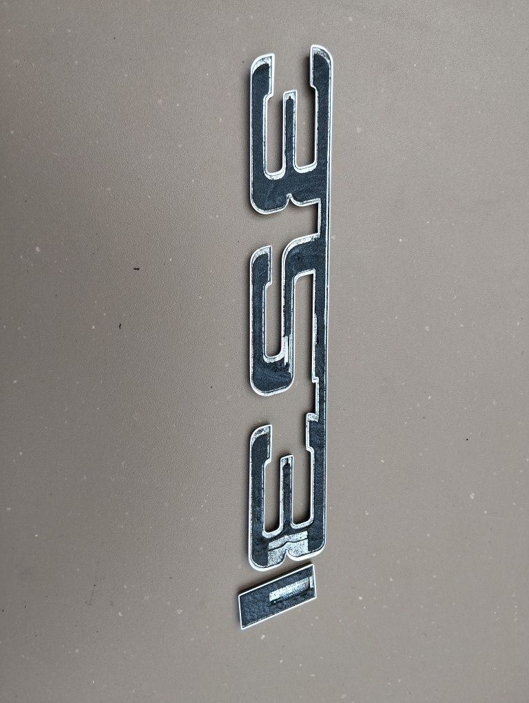 BMW E36 Emblemat na tylną klapę bagażnika 323i