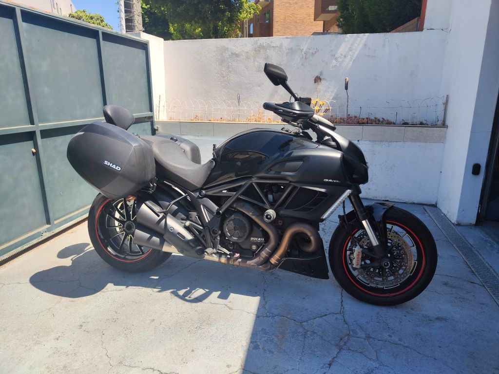 Ducati Diavel   top