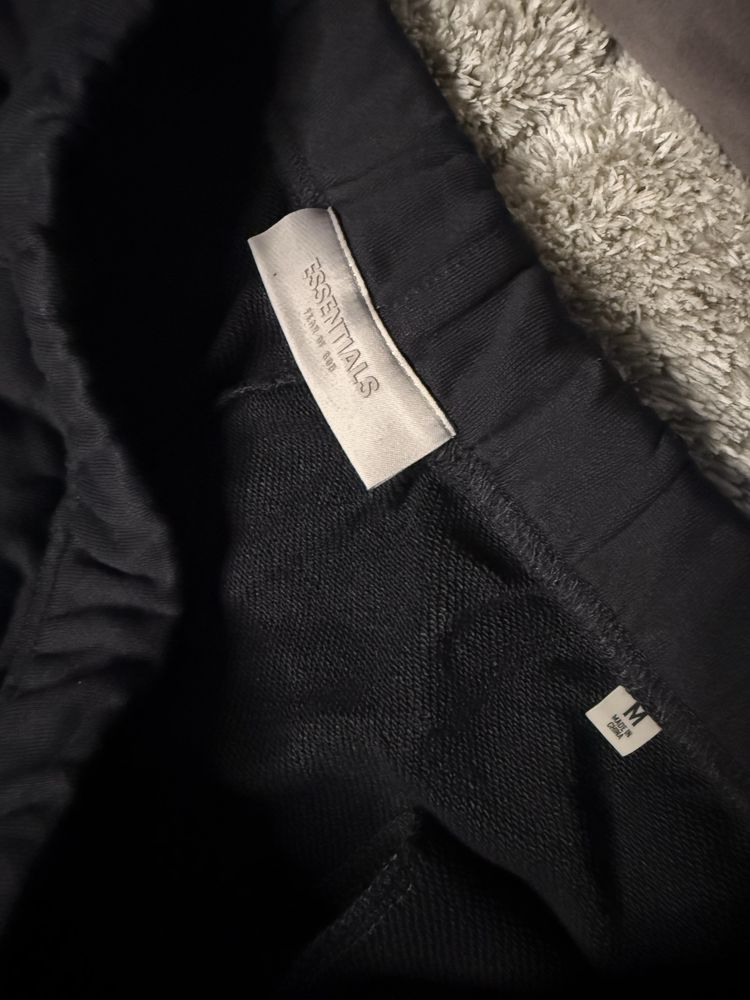 Шорти essentials