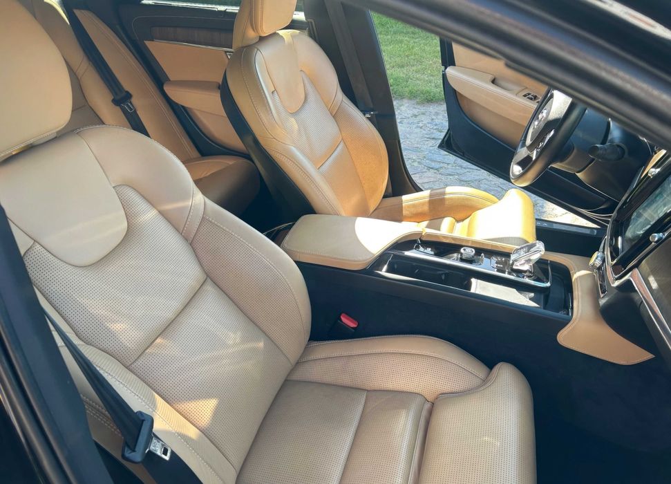Volvo S90      2022