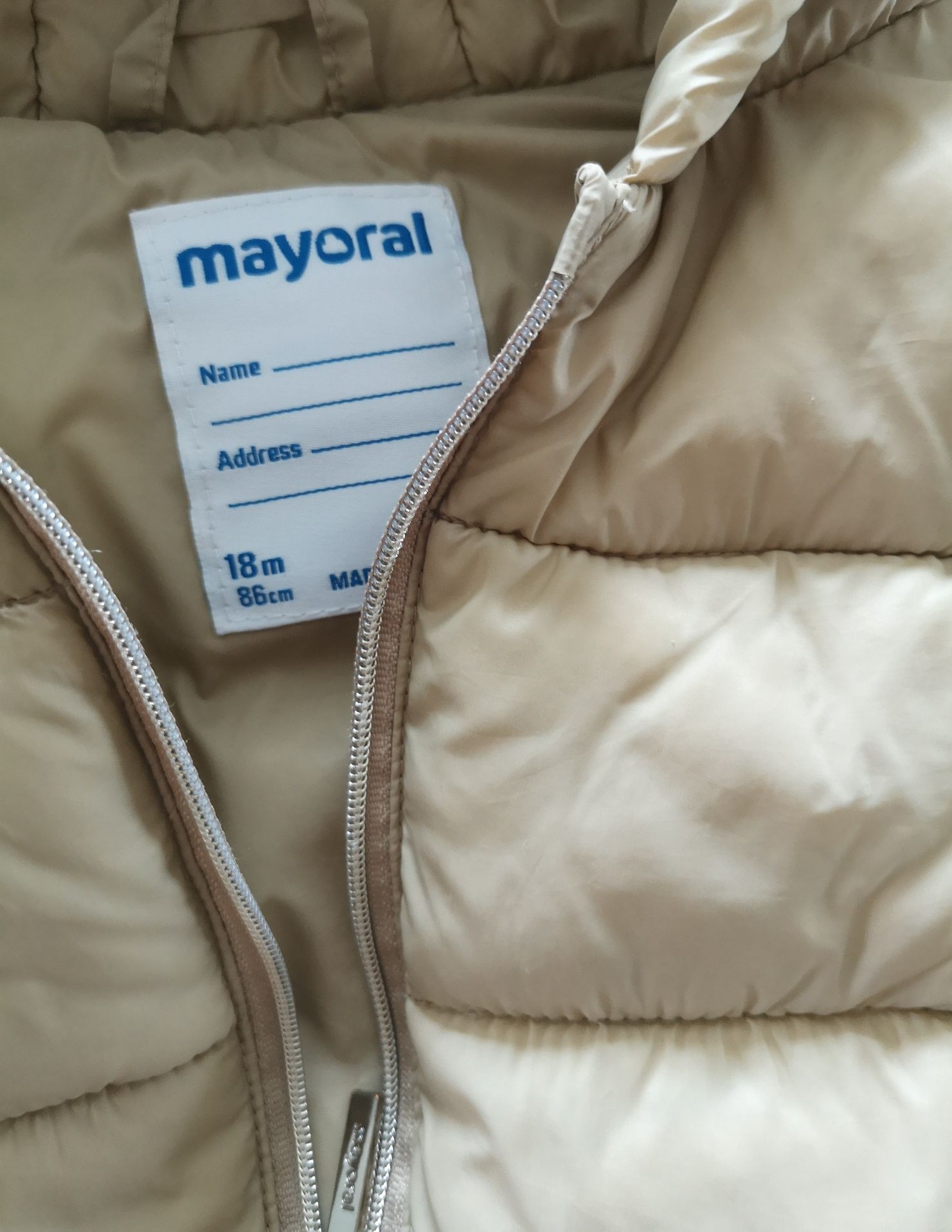 Bezrękawnik beżowy cappuccino firmy Mayoral rozmiar 86 cm 18 miesięcy
