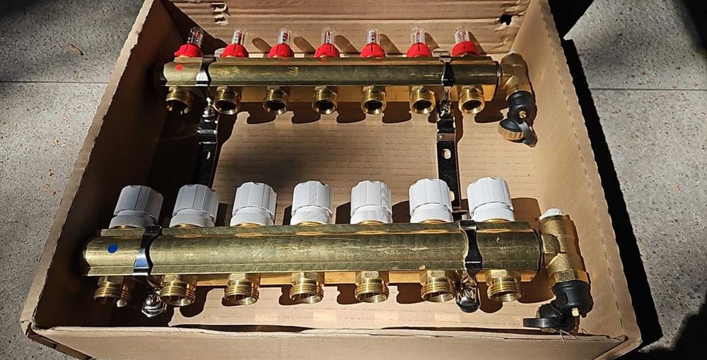 Rozdzielacz do ogrzewania podłogowego z przepływomierzem 7 modułów