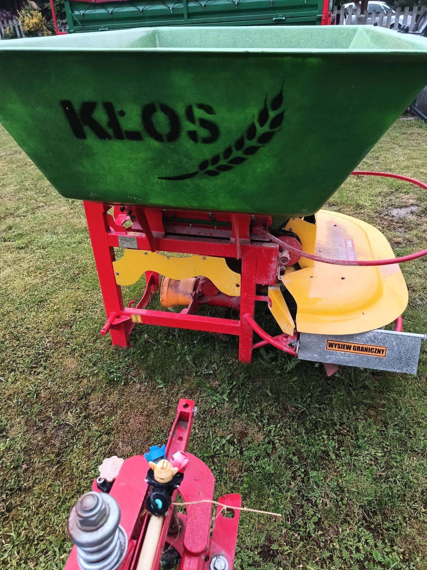 Rozsiewacz do nawozów KŁOS firmy ŚWIT-ROL