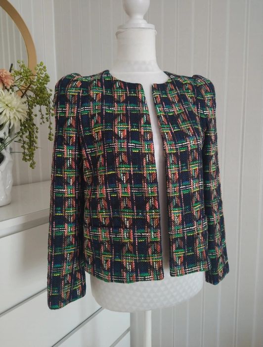 Blazer Zara corte Chanel