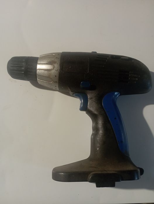 Продам шуруповерт ферм в повністю робочому стані під переробку