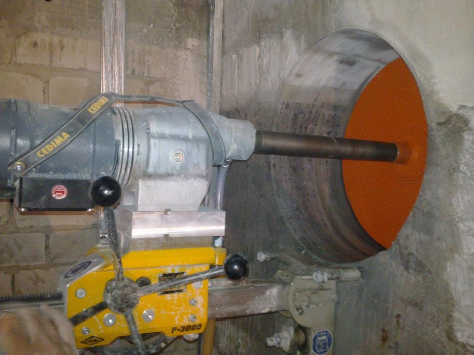 Алмазное сверление, бурение отверстий, резка проёмов, демонтаж бетона,