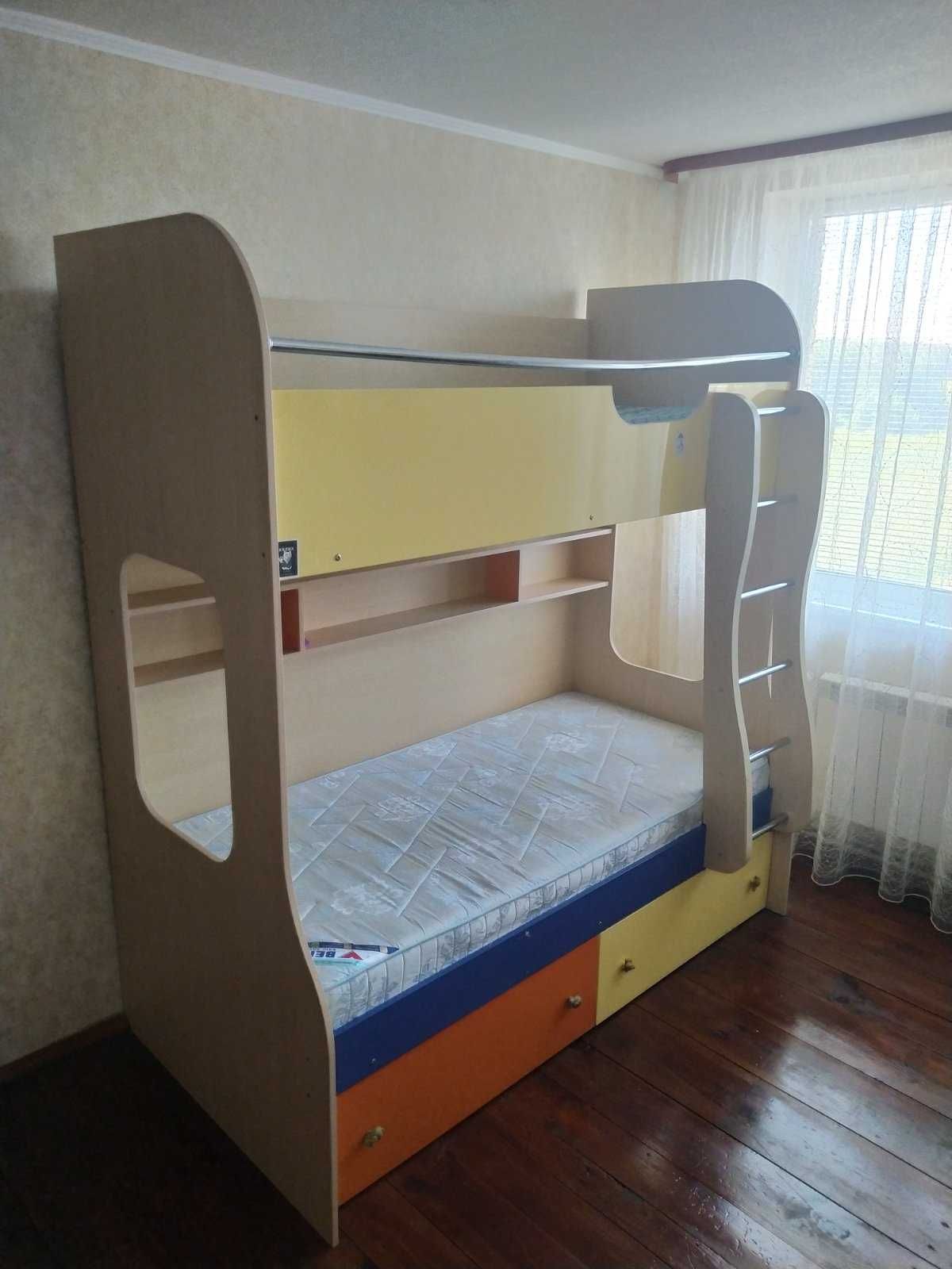 Продам двоярусне ліжко