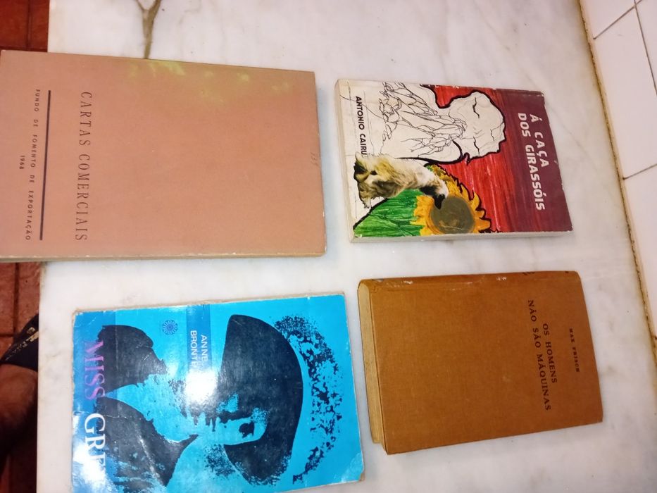 Conjunto de 4 Livros Diversos Antigos