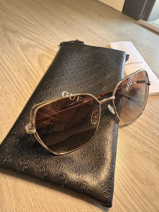 Óculos de Sol GUESS (inclui carteira porta oculos) - novo