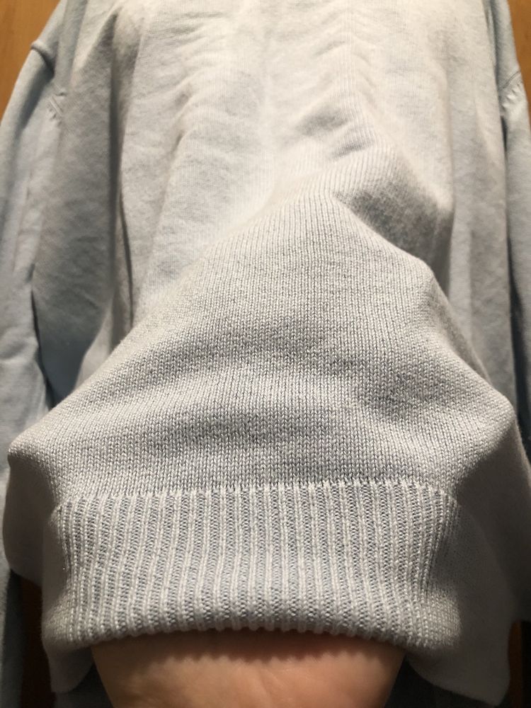 Błękitny bawełniany męski sweter dlugi rekaw w serek rozmiar 2XL