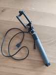 Selfie stick ładowany kablem