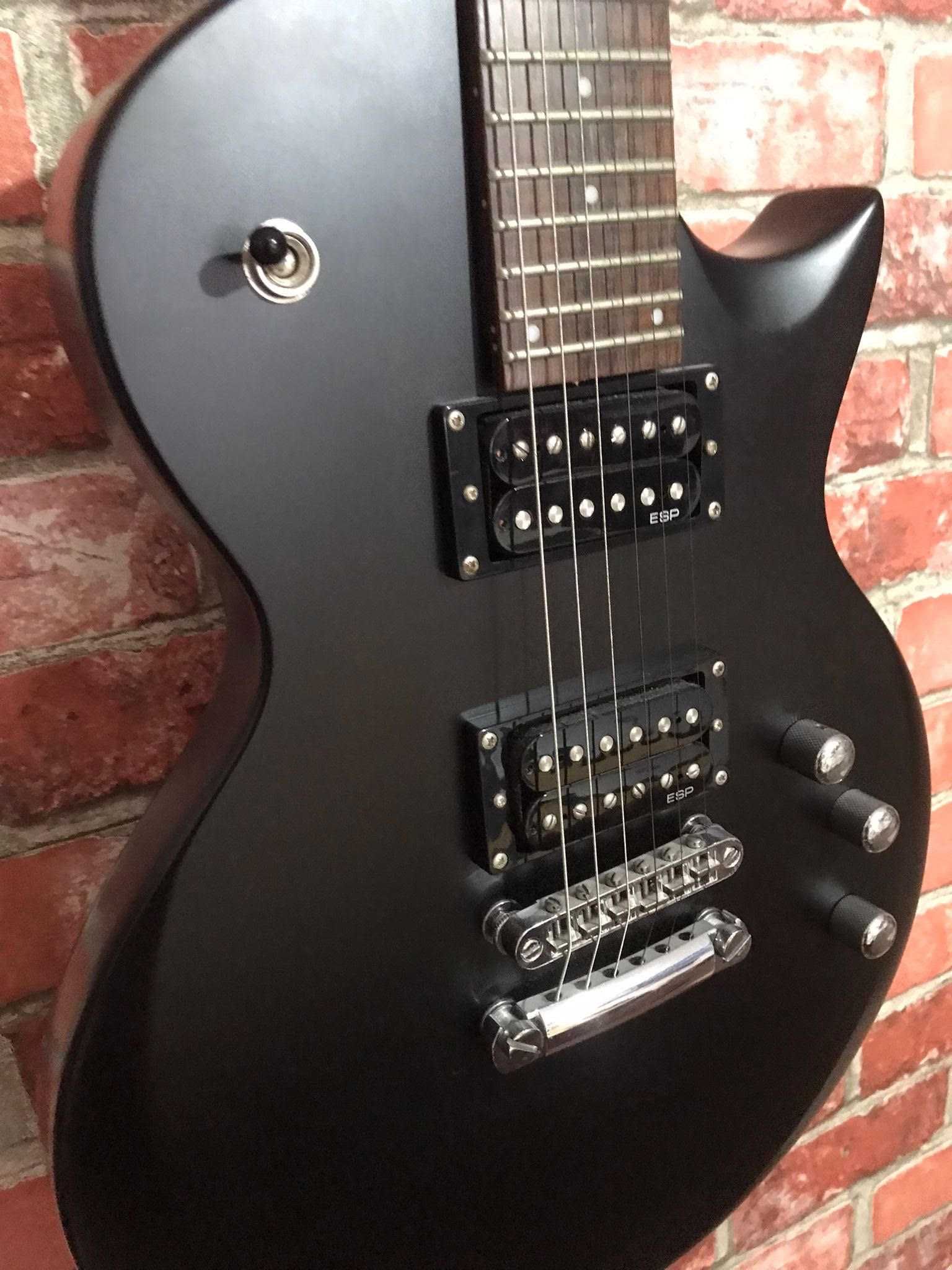 Guitarra Elétrica ESP LTD EC-50 BLACK SATIN