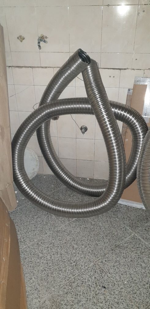 Tubo inox. flexível 3 m.  Diâm. 200mm  e 5m de diâm. 110mm. novo