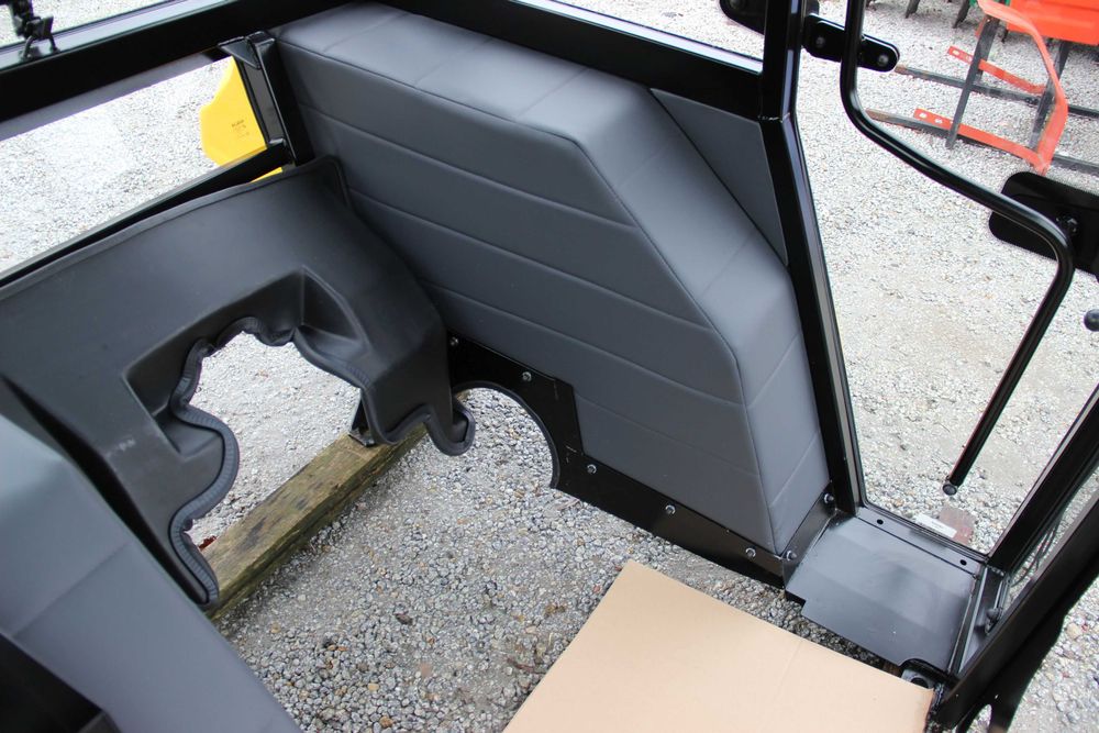 Kabina C-360 Z Błotnikami BTW X 2023 Naglak biało-żółta biały dach