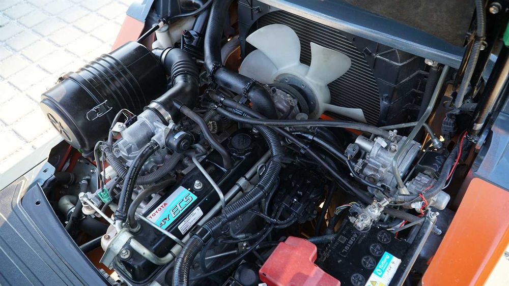 2500 kg, benzyna (!) + LPG , wagi, japoński wózek Toyota 02-8FG25