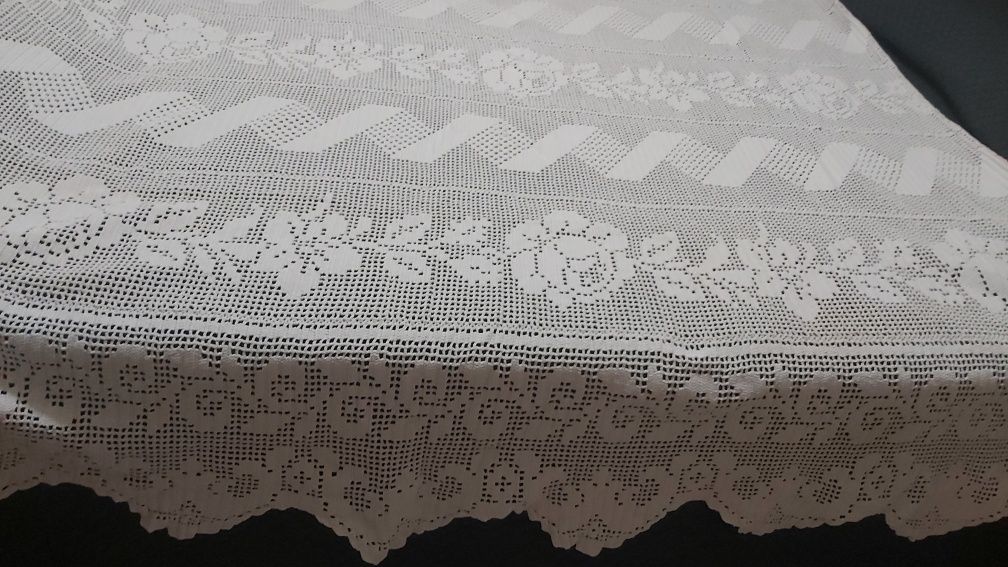 Colcha em renda feita à mão