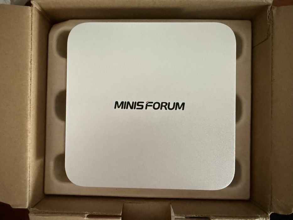Компактний комютер Minisforum M1 Pro