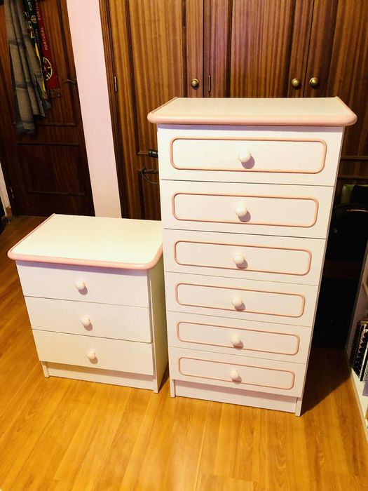 Comoda / Mesa de Cabeceira