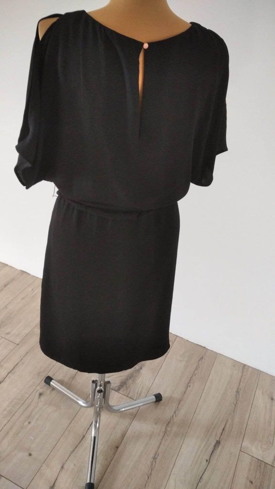 Czarna elegancka sukienka top secret s 36 z krótkim rękawem