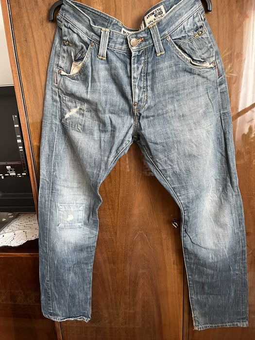 Męskie spodnie typu proste z łatami marki Big Star