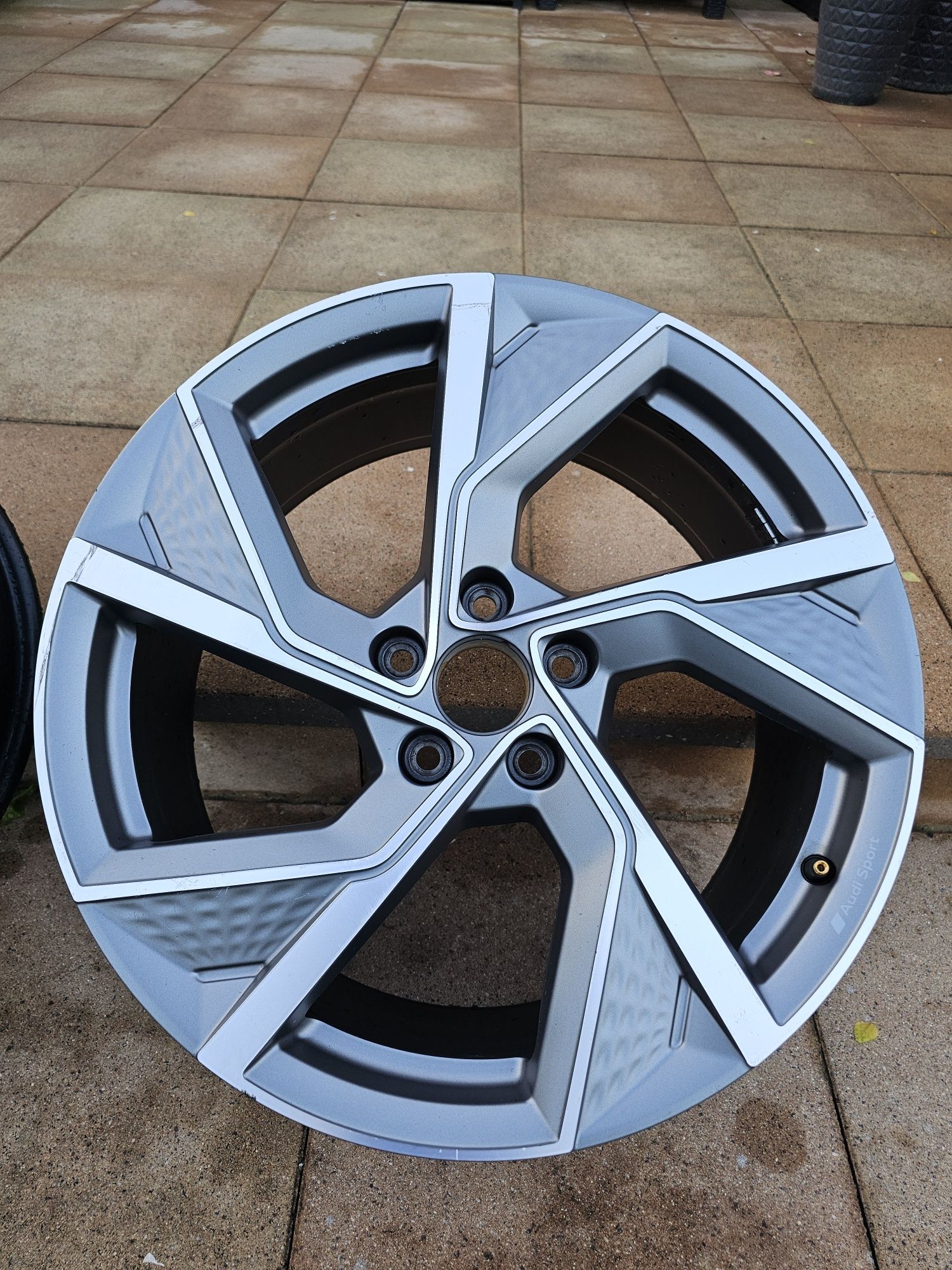 Felga 19cali 5x112 8j et49 oryginał Audi S3 A3 8Y0