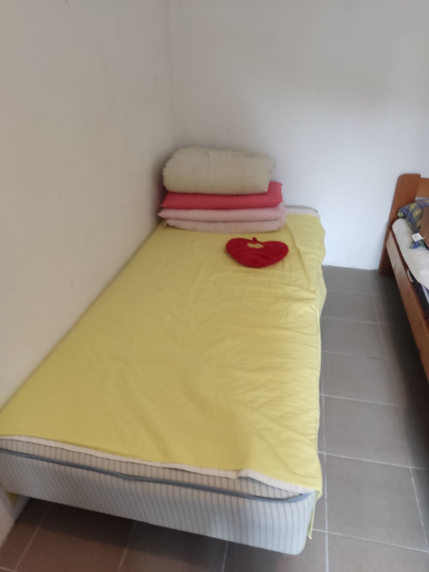 Łóżka pojedyncze 210