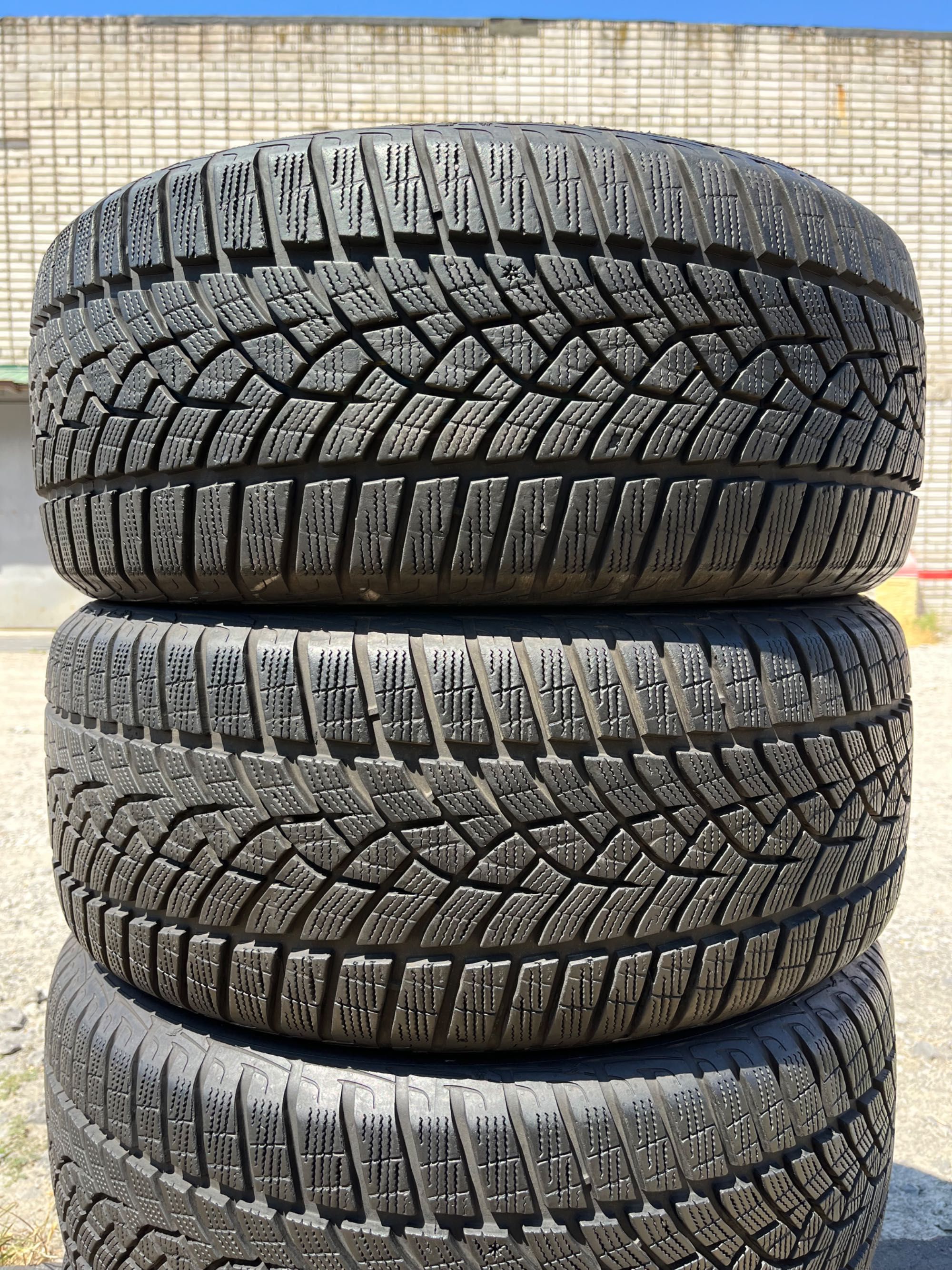 Резина 215/65 r16 Goodyear 4 зимние шины