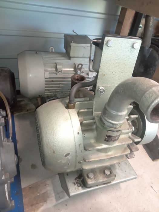 Sprzedam do dojarki przewodowej pompę Alfa Laval Wastfalie i miele