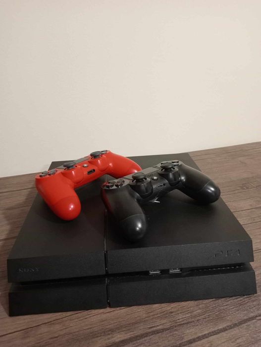 PlayStation 4 com 2 comandos
