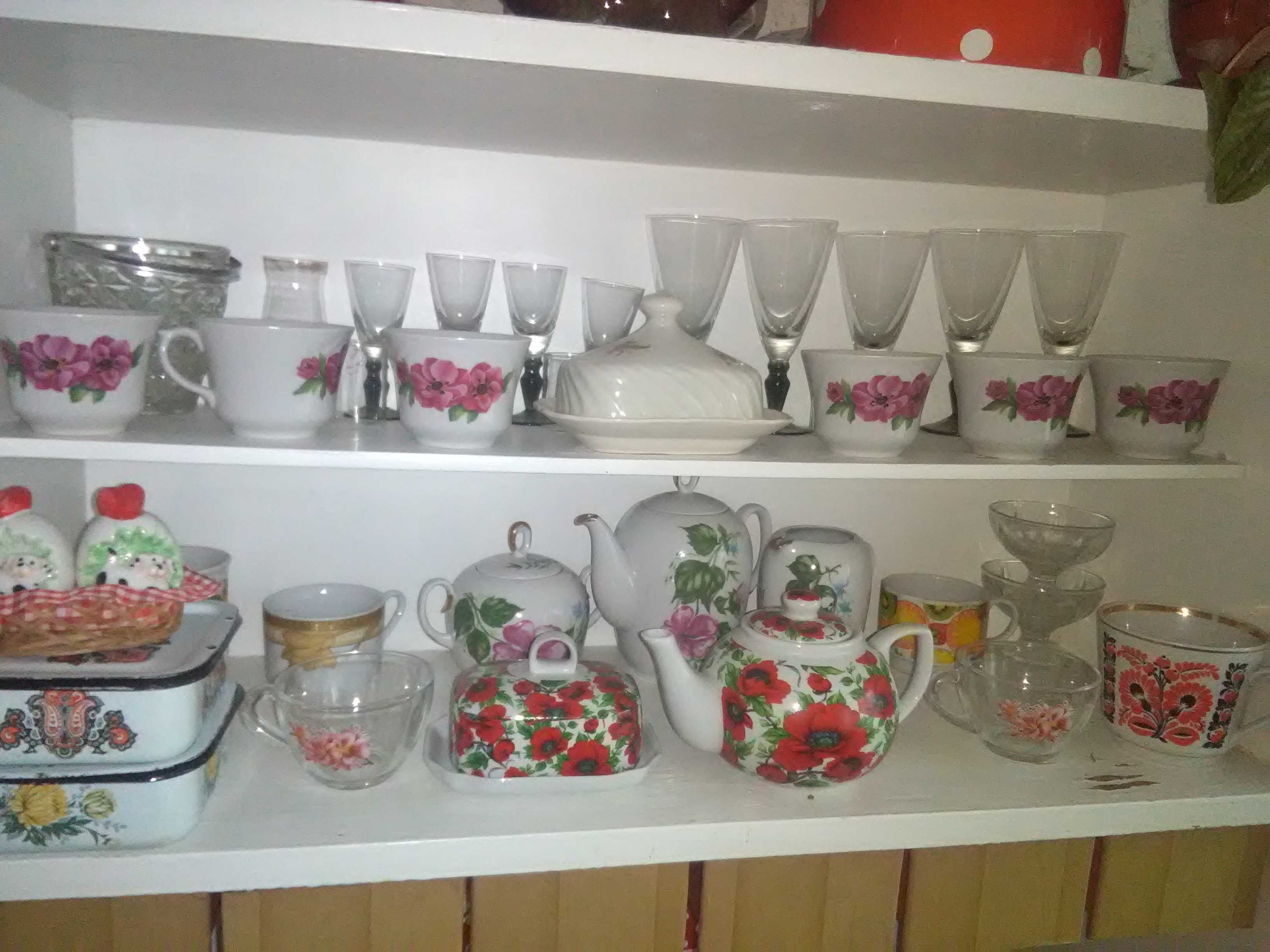 Стаканы, чашки, сервизы, кастрюли и т.д.