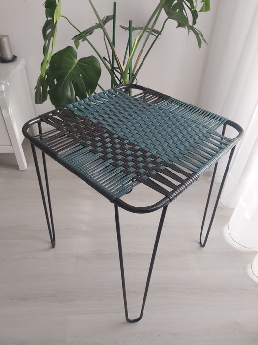 Stolik PRL z metalowymi nogami plecionka pcv + gratis drewniany blat