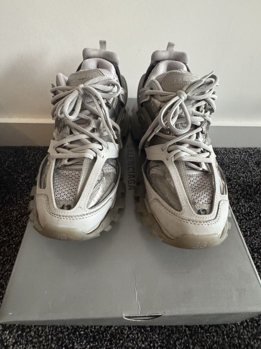 Balenciaga track 1 есть торг не большой