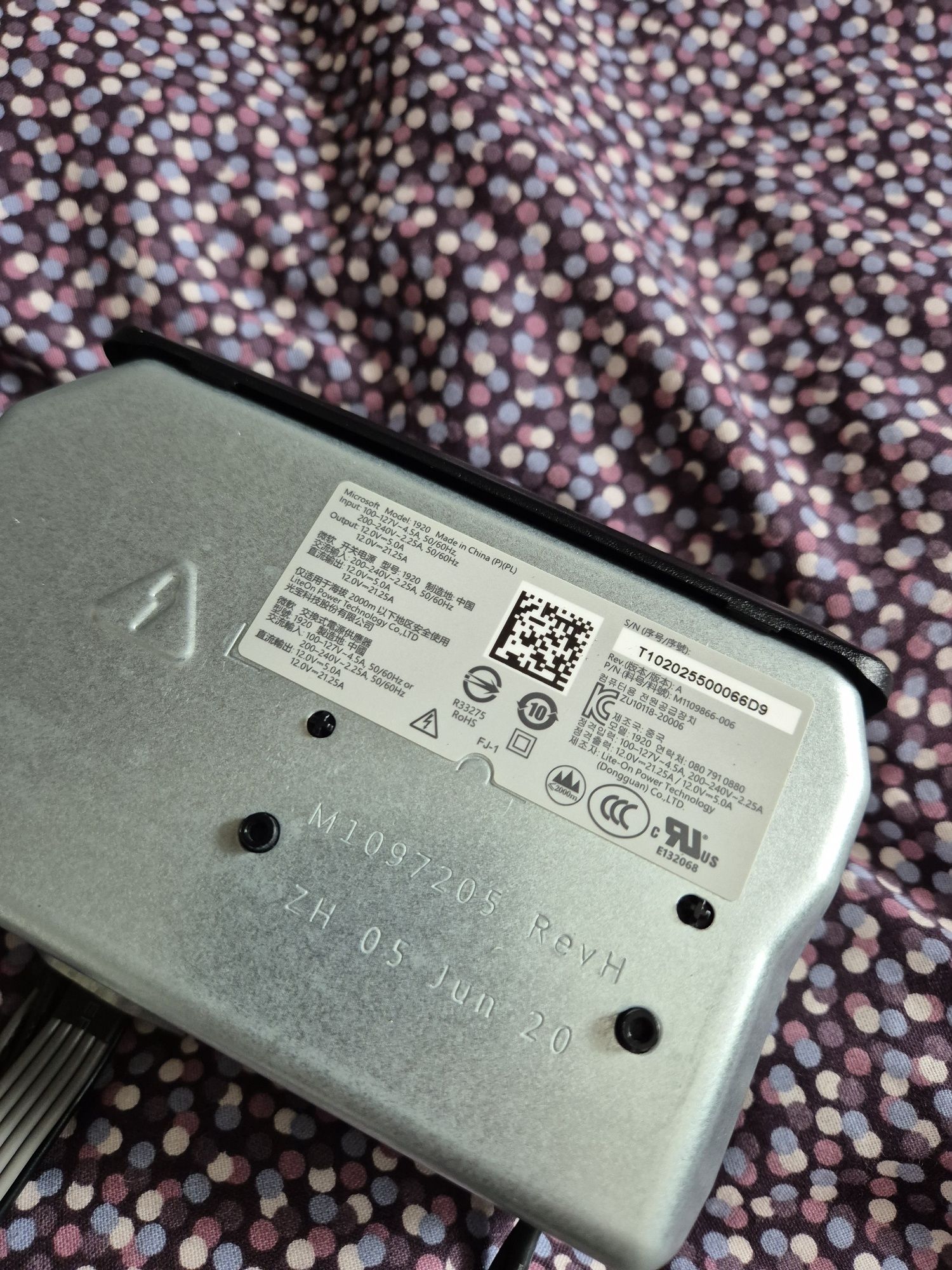 Zasilacz do konsoli Xbox Series X (OPIS)