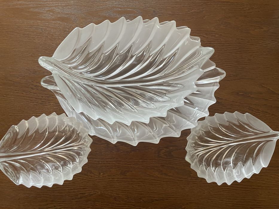 Zestaw szklanych talerzy